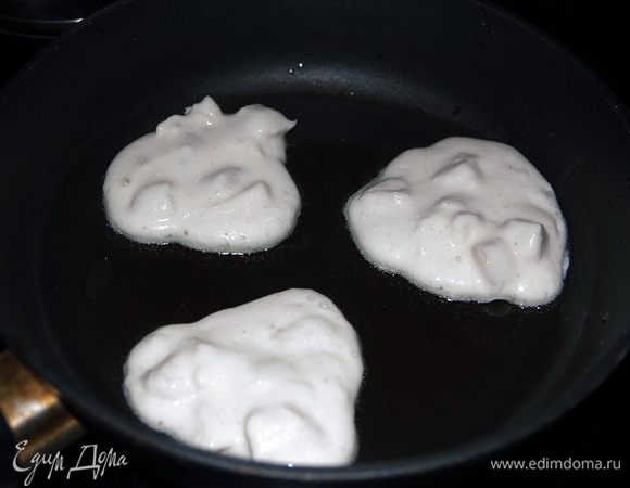 Жарим на хорошо разогретой сковороде на растительном масле.