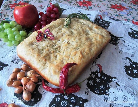 Выпекать при температуре 150 градусов около 45-50 минут, пока не зарумянится верх.