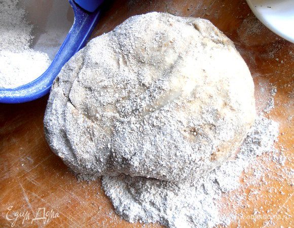 От пирога по этому рецепту (http://www.edimdoma.ru/retsepty/55452-pirog-perevertysh-s-kuritsey-dlya-vseh-muzhchin-i-malchishek-kulinarov-sayta) теста осталось 350 г и нужно срочно его использовать, чтобы не замораживать...