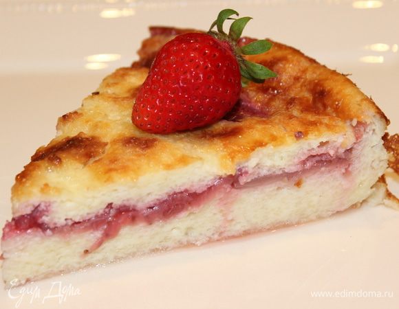 Я довольно часто готовлю запеканку именно по этому рецепту....можно с одной клубникой...В любом случае - это полезно и вкусно. Объедение!!!