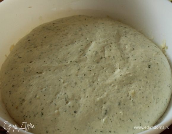 Тесто накрыть полотенцем и дать выбродить в течение часа. Тесто увеличилось в 4(!!!) раза.