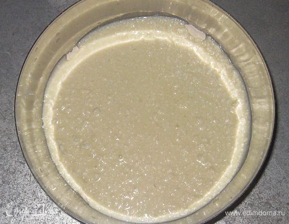 Добавить смесь в муку. 