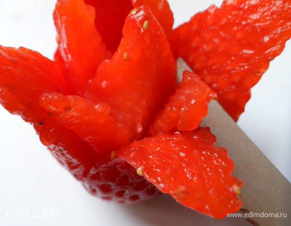 делаем пестик,аккуратно подровняв ножом