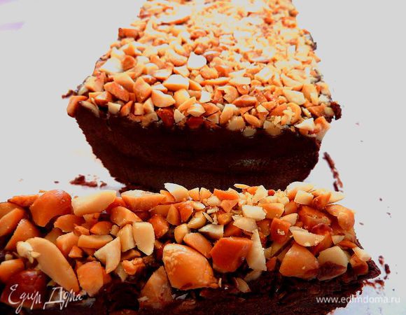 Для подачи развернуть и вытащить из формы (если есть сомнения, можно пройтись горячим полотенцам вокруг формы) и порезать на порционные кусочки в 1 см шириной.
