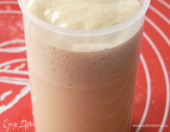 Дрожжи растворить в 150 мл теплой воды