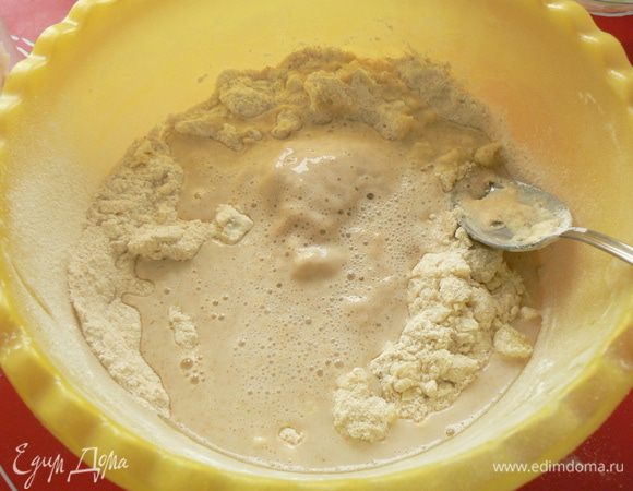 добавить дрожжи