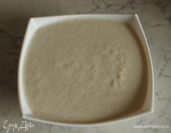 Залить сливками и хорошо перемешать.