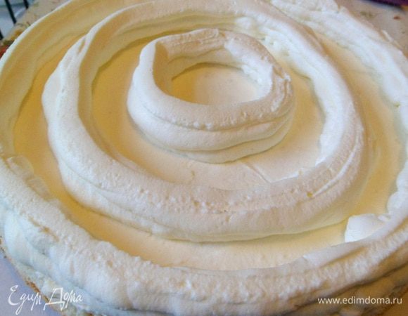 делаем сливками вот такие круги-бортики