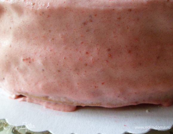 остатки сливок и ягодного мусса перемешиваем вместе и обмазываем торт.отправляем в холодильник на пару часов