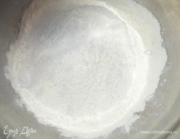 Просеять муку добавить соль....
