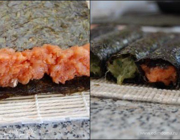 Лист нори выложить на циновку, края смочить водой и отступив от края чуть больше сантиметра выложить  1/3 томатного  фарша. Свернуть рулетом. Аналогичный образом поступить с базиликовым фаршем. В итоге должно получиться по три рулета каждого  цвета. 