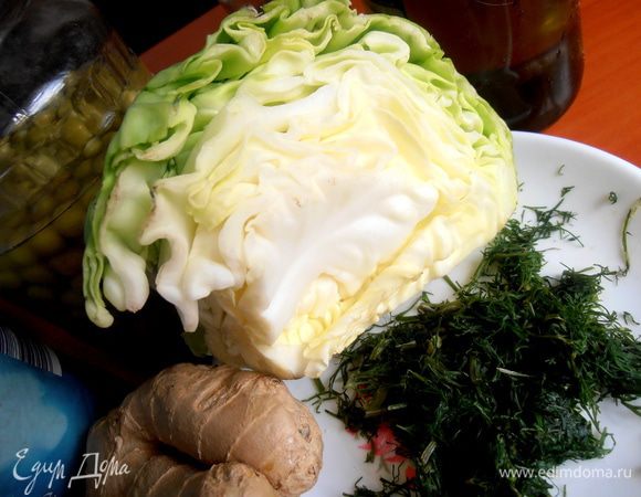 Свежая капуста меня просто восхищает и манит своей нежностью и хрустящестью)))