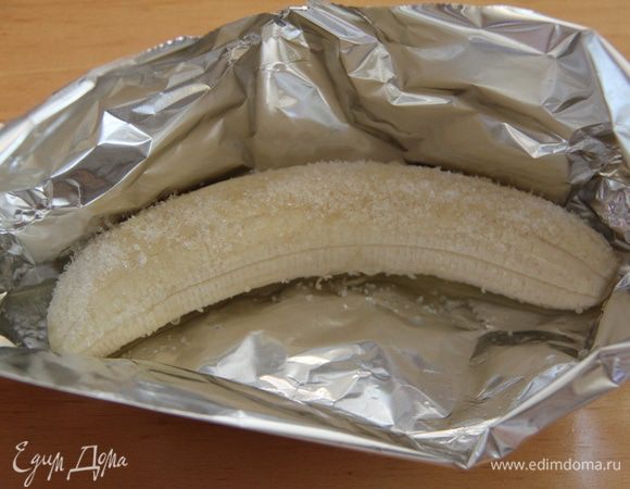 Присыпать сахаром.