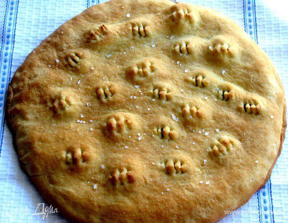 Вот такая красота получилась. ))))) Можно разрезать или разломать на кусочки и подавать к супу или есть просто так. Очень вкусно!