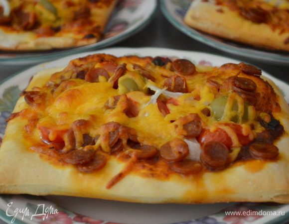 А затем в разогретую духовку на 210 гр. на 10-12 мин.
Подаем теплой. Приятного аппетита.