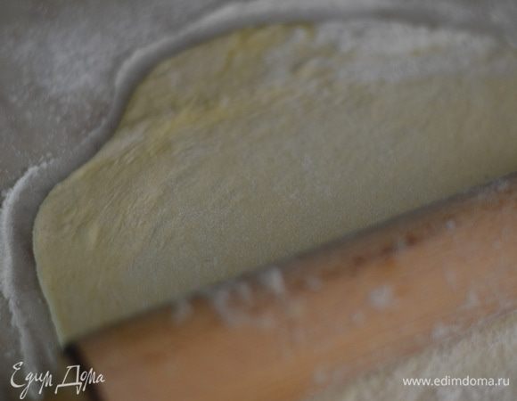 Раскатать тесто очень тонко! 