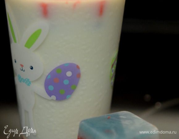 Наш цветной лед готов. Используем для молочных коктейлей.