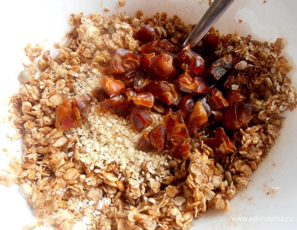 Отправляем финики к хлопьям.