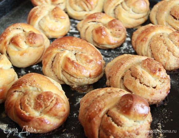 А также булочки с кардамоном: http://www.edimdoma.ru/retsepty/55649?notid=420176#1144500.