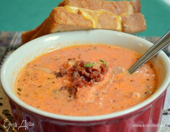 Суп подаем горячий с сэндвичами с сыром. Приятного аппетита.
