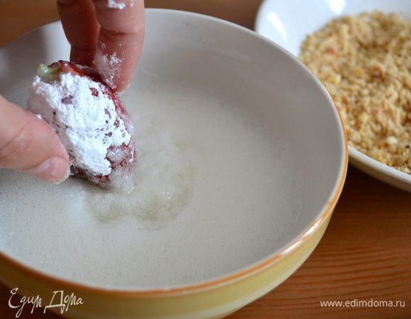 ...затем во взбитых белках...,