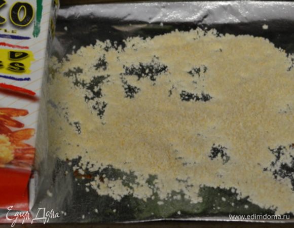 Разогреть духовку до 180 гр.
Панко или хлебную крошку  выложим на противень и подсушим в духовке 5-10 мин.