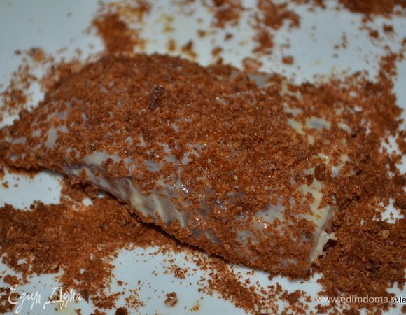 Окунаем вначале в муку, затем в смесь с яйцом ,последнее панко или хлебная крошка.
