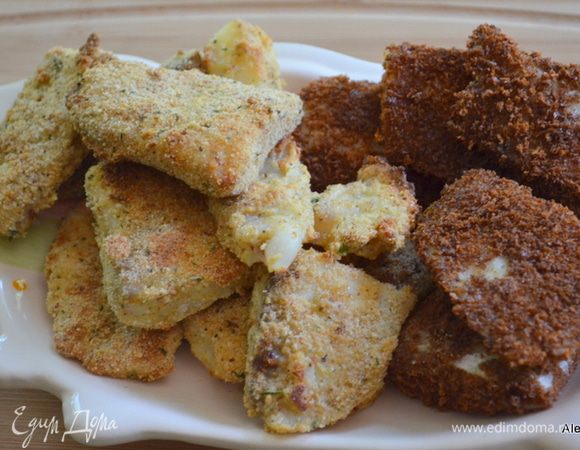 Выкладываем на противень и ставим в духовку на 6-10 мин. 
Готовые рыбные пальчики подаем горячими.