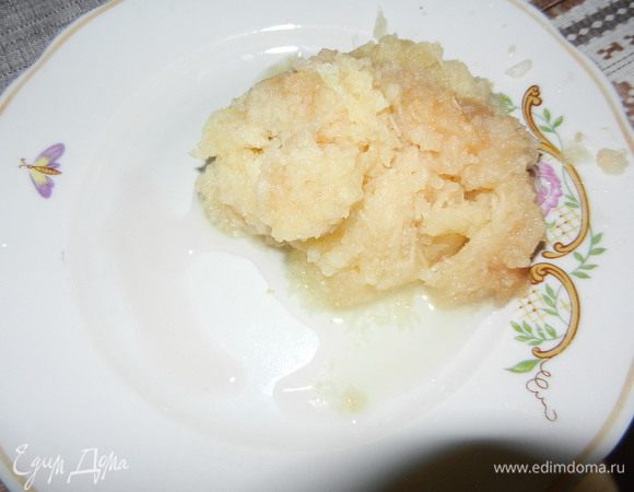 Яблоко трем на мелкой терке.