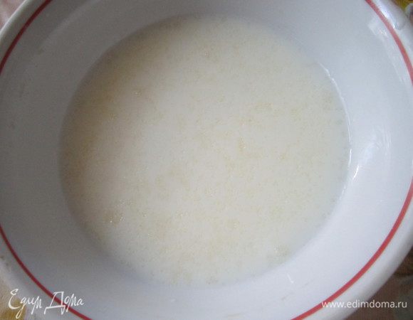 Желатин нужно распустить в молоке (по инструкции).