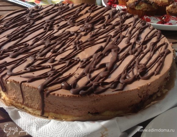 Украшаем растопленным черным или белым шоколадом!