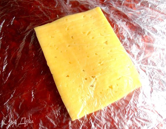 Берём первый ломтик и помещаем в чистый прозрачный пакет...