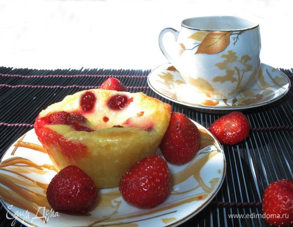 Вынимаем из духовке, даем немного остыть. У меня в этот раз серединка немного осела. 