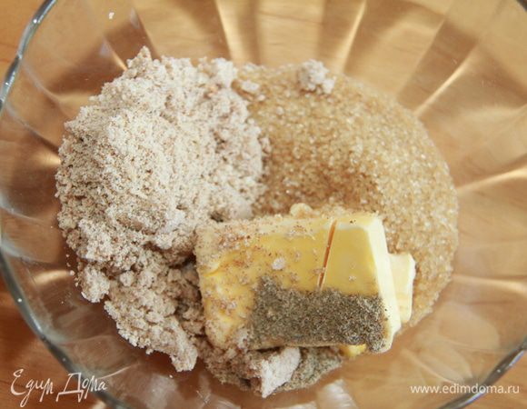 Пока тесто поднимается, приготовим начинку. Смешаем ингредиенты, можно миксером.