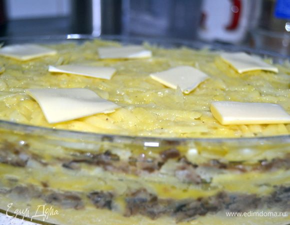 Сверху положить несколько пластинок масла,накрыть фольгой и поставить в разогретую до 200 гр. духовку примерно на час.