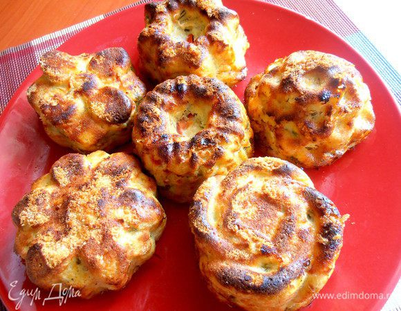 Когда кексы из картофеля немного постоят,переворачиваем на блюдо.