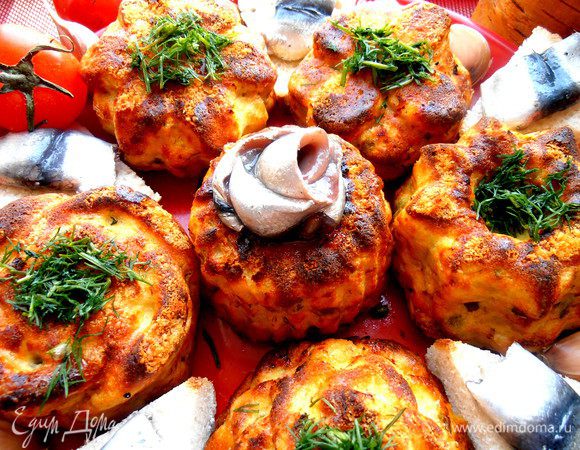 В центре из трёх рыбок сворачиваем типа розочки)))