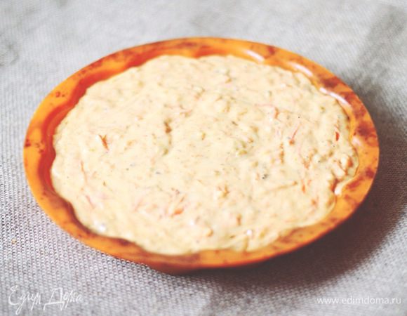 Перемешать ложкой, и - выложить в подготовленную, 
смазанную маслом, форму.