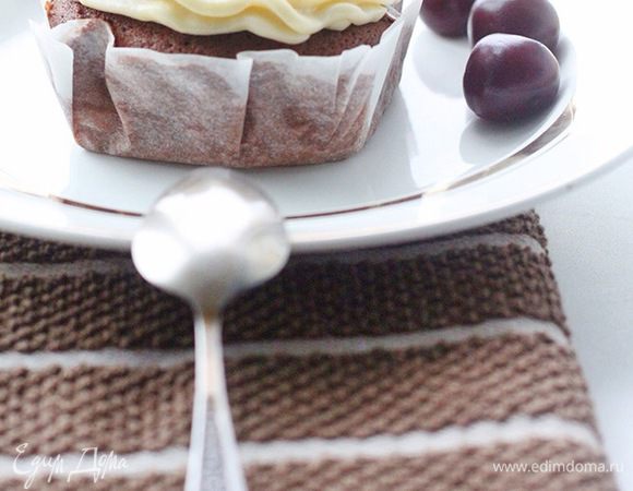 Сверху можно украсить свежей черешенкой.)