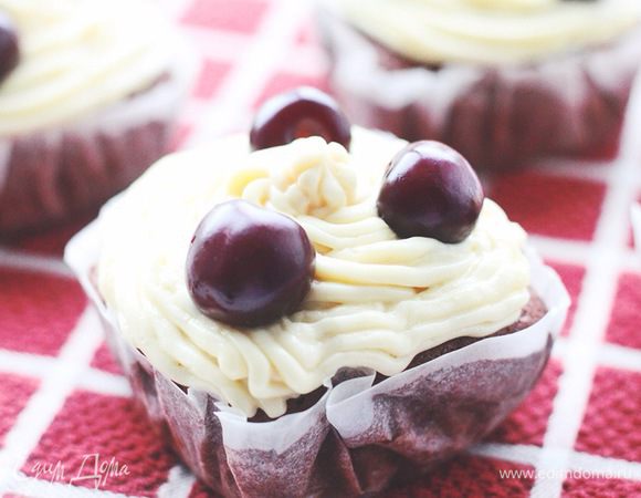 Только нужно предупредить гостей, что в украшении ваших шоколадных миникейков - могут быть косточки ;)

Приятного приготовления!)