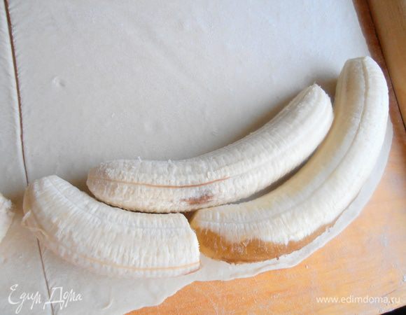 Мои бананчики небольшие, поэтому укладываем примерно так...