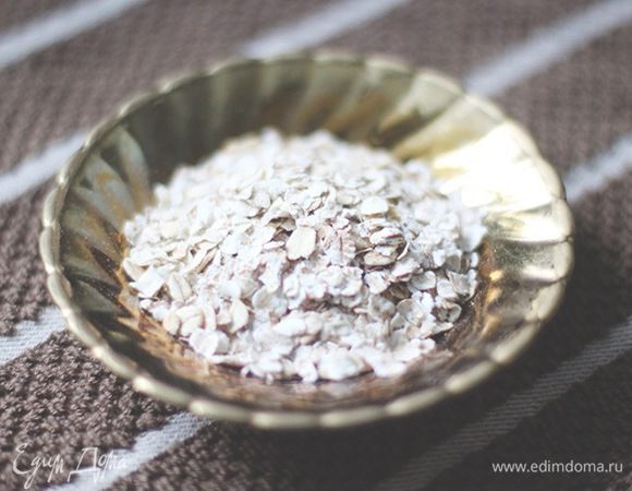 Что касается хлопьев, то можно выбрать мультизлаковые,
а можно и остановиться на овсяных.
Они всегда дополнят аромат печенья, и его микроэлементарное содержание. 