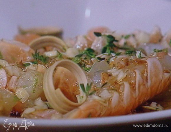 Пока креветки маринуются, подготовить овощи.