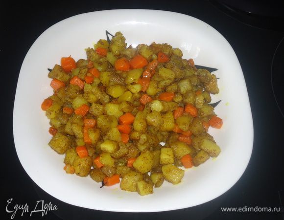 Картошку и морковку чистим и режим небольшим кубиком.