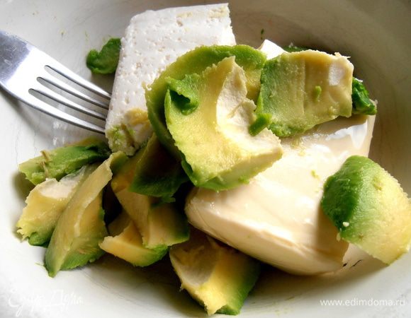 Начинаем разминать все вилкой или блендером...