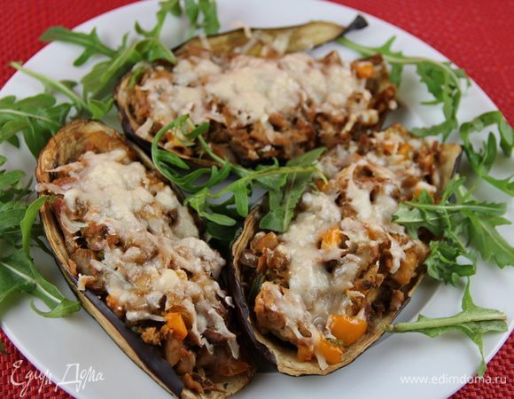 Подаем теплыми. Например, с зеленым салатом. Приятного аппетита)