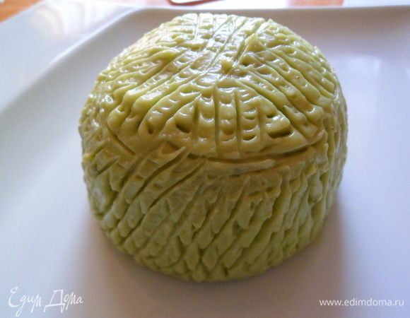 Освобождаем мусс от форм, ровняем края и наносим по желанию вилкой узоры. Можно присыпать какао.