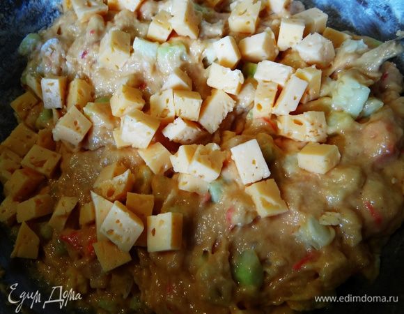 Добавить фасоль, маслины, горошек - чего душа пожелает и только в последнюю очередь - сыр. 