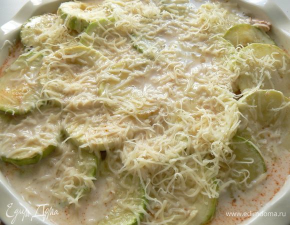 Залить этим соусом лапшу и запекать 45 мин.