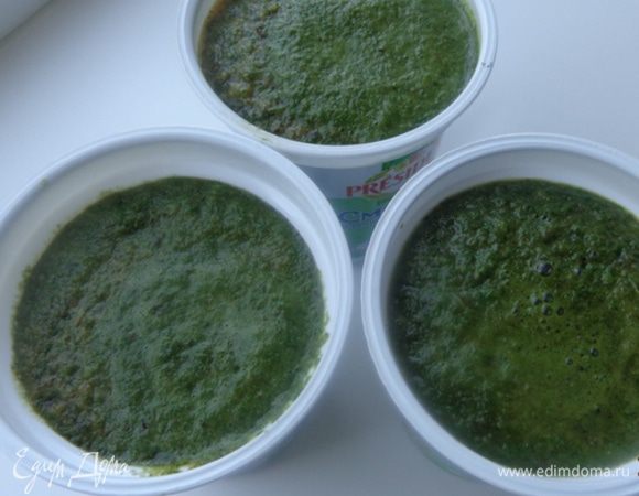 Зимой разморозить и вот - летний зеленый борщ благоухает у вас на плите, а вся семья вспоминает ушедшее лето и благодарит вас!
А можно использовать по назначению сразу же, если вам захочется холодненького свекольника: http://www.edimdoma.ru/retsepty/55199-svekolnik-s-sekretom-holodnye-supy!